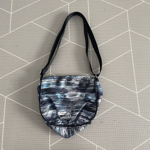 Ivivva Handbags - Ivivva by Lululemon Endless Play Crossbody‎ Bag EUC